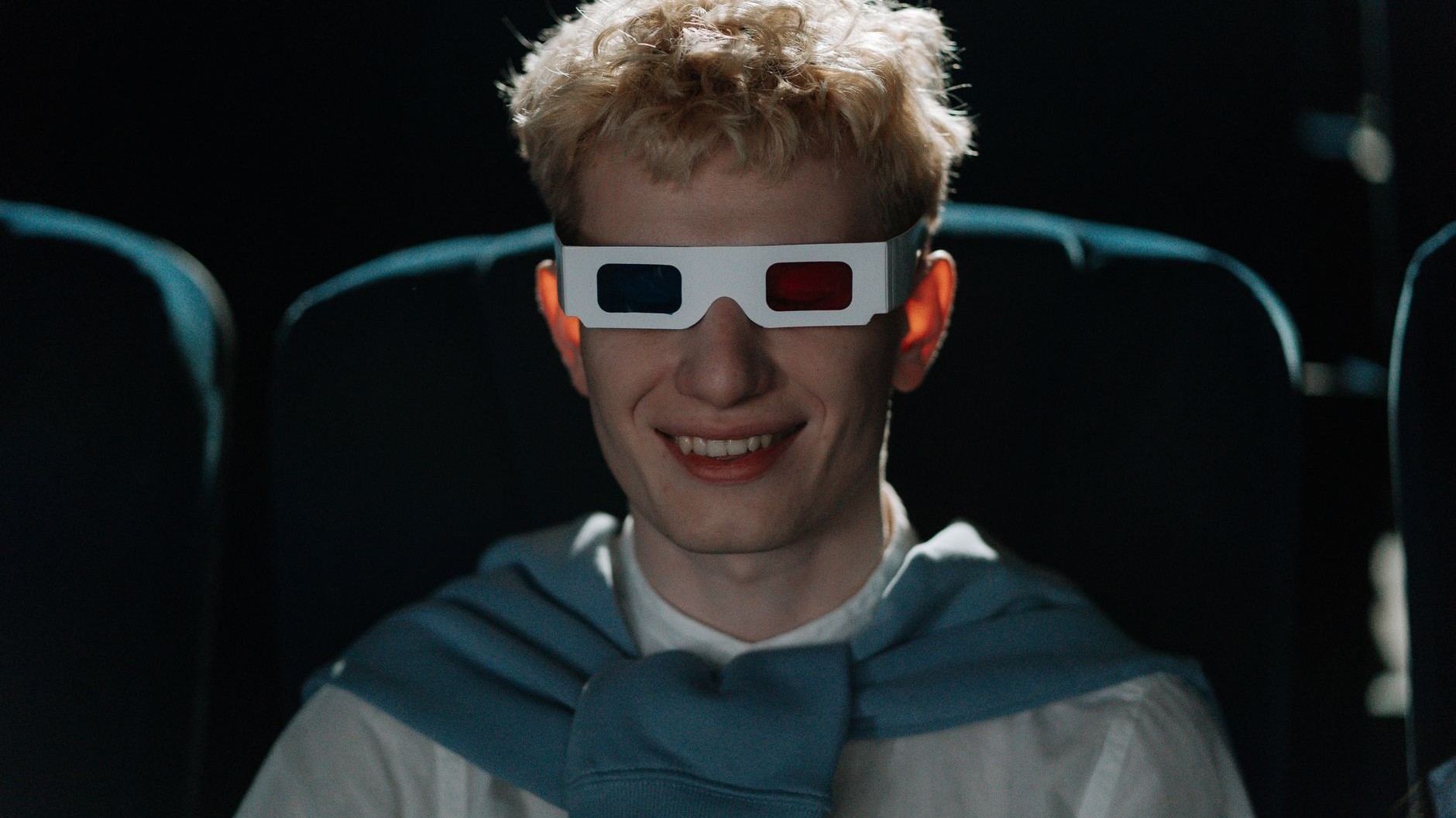 J'ai chaussé mes lunettes rouge et bleu de Pif Gadget devant la télé couleur juste pour voir du relief : ce qui est apparu...
