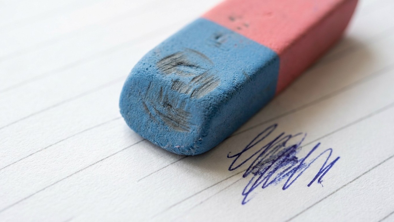 J'ai usé le coin bleu de ma gomme bicolore sur mon stylo à bille toute une année scolaire : le jour où j'ai regardé le pap...