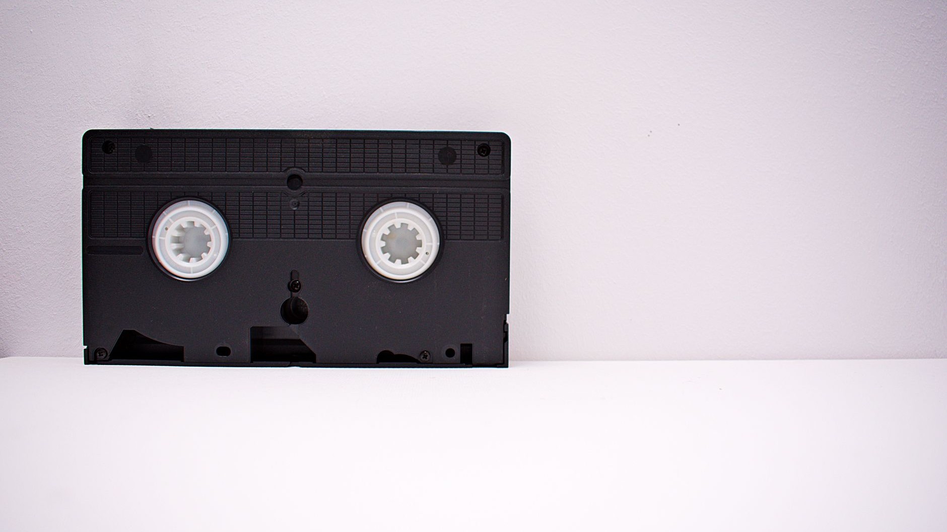 Macrovision : le piège invisible qui a ruiné des milliers de VHS piratées — 7/7 possible ?