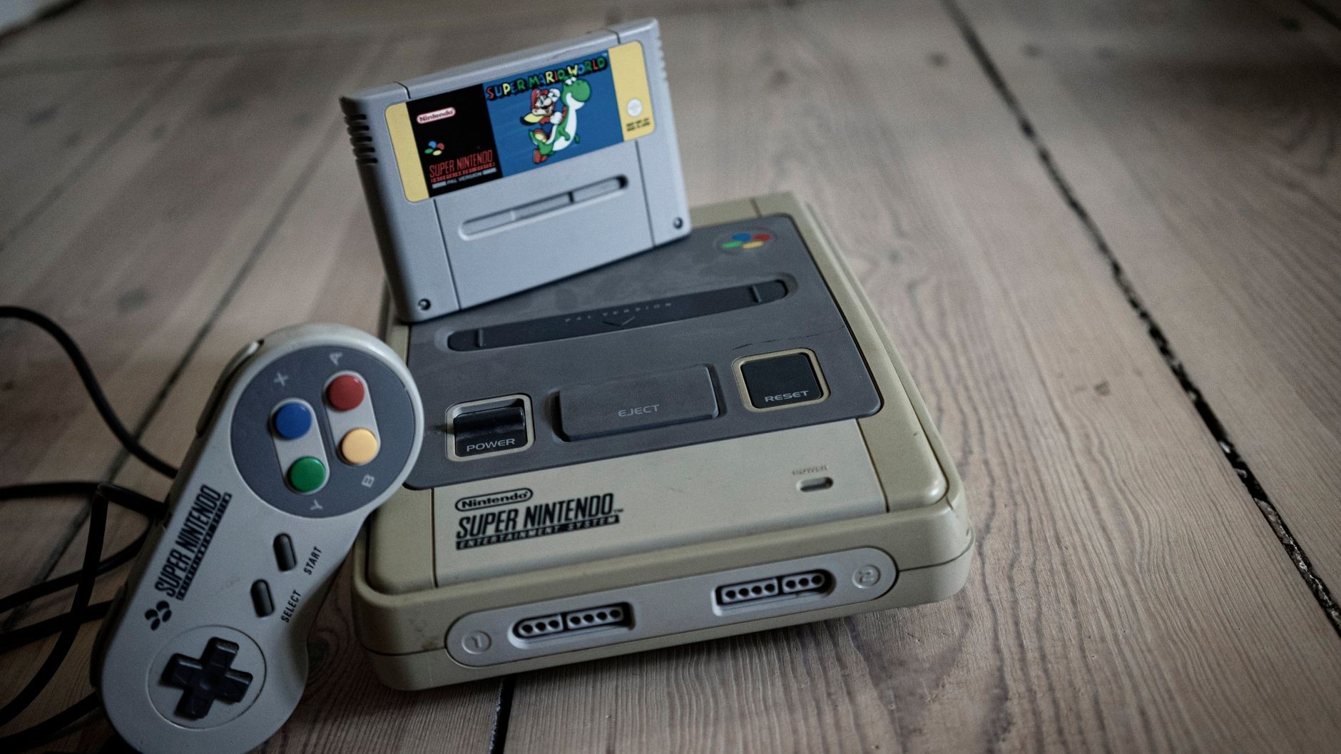 Nintendo France n'a jamais conseillé de souffler dans une cartouche : ce que la marque recommandait à la place tenait dans...